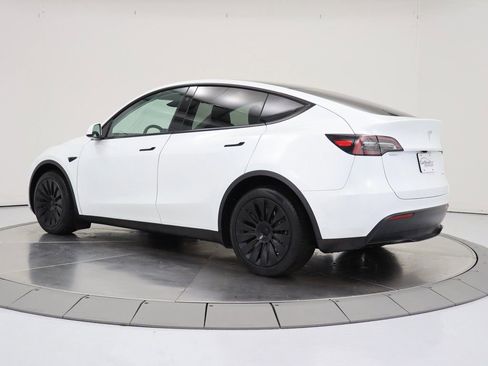 Used 2024 Tesla Model Y Long Range image 3
