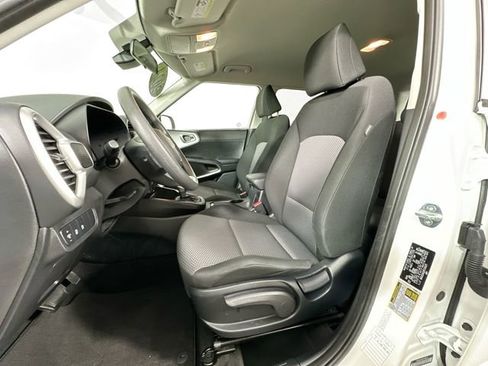 Used 2024 Kia Soul LX w/ Option Group 015 FWD image 16
