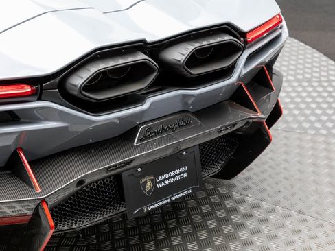 Used 2024 Lamborghini Revuelto image 35