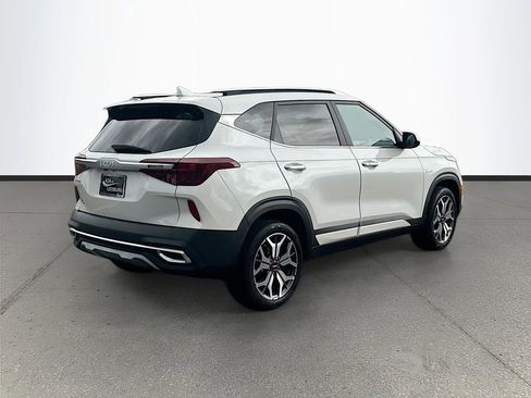 Certified 2023 Kia Seltos SX w/ SX Sunroof Package AWD/4WD image 7
