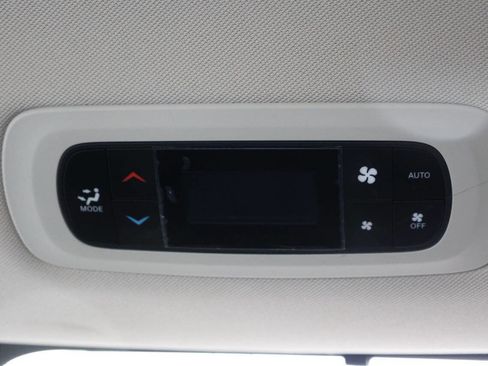 Used 2018 Chrysler Pacifica Touring-L w/ Advanced Safetytec Group FWD image 23