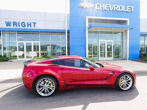 Used 2015 Chevrolet Corvette Z06 w/ 2LZ Preferred Equipment Group image 2