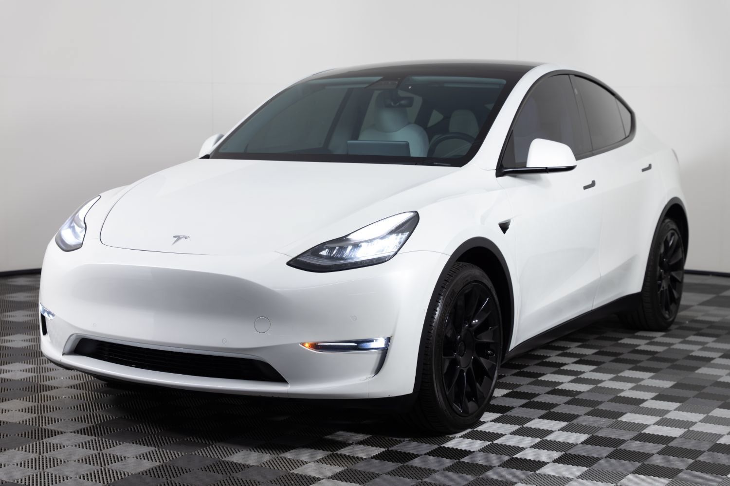 Used 2021 Tesla Model Y Long Range AWD/4WD image 2