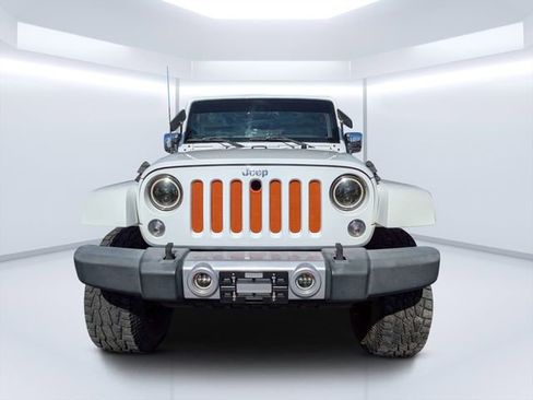 Used 2015 Jeep Wrangler Unlimited Sahara w/ Connectivity Group AWD/4WD image 8