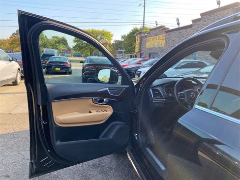 Used 2018 Volvo XC90 T6 Momentum w/ Convenience Package image 31