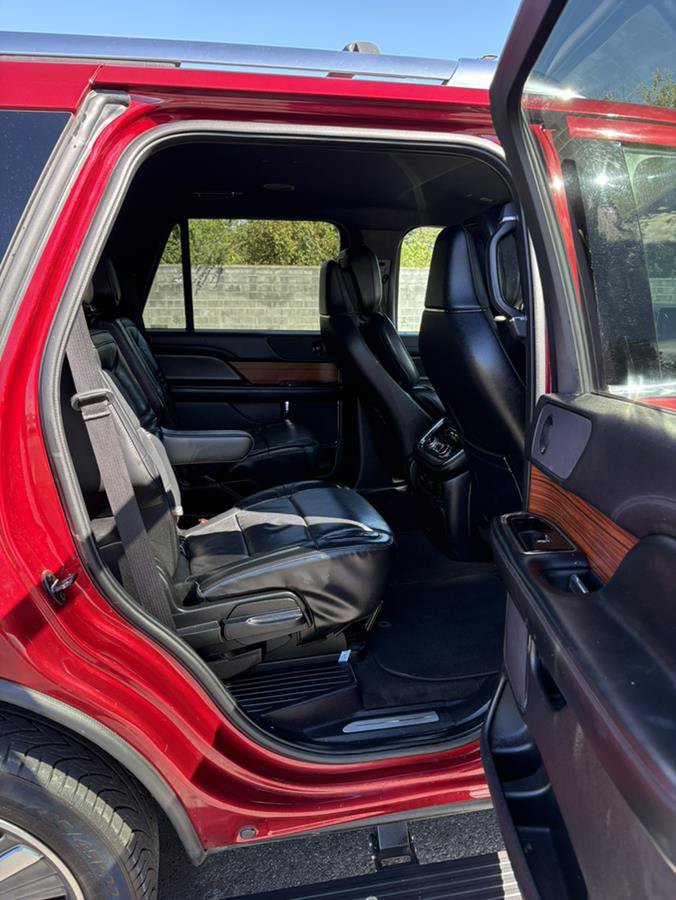Used 2019 Lincoln Navigator Select w/ Cargo Package RWD image 12