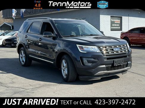 Used 2017 Ford Explorer XLT image 3