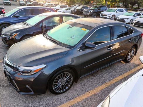 Used 2016 Toyota Avalon Limited w/ Toyota Safety Sense Package FWD image 3