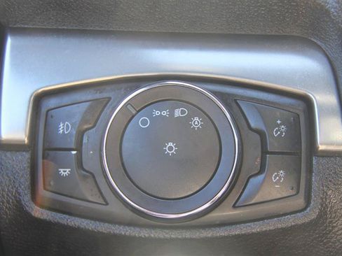 Used 2019 Ford Explorer XLT w/ Equipment Group 202A AWD/4WD image 34
