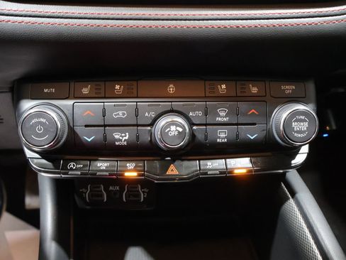 Used 2024 Dodge Durango GT AWD/4WD image 36