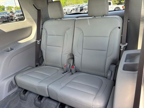Used 2019 GMC Acadia SLT w/ LPO, Cargo Package FWD image 18