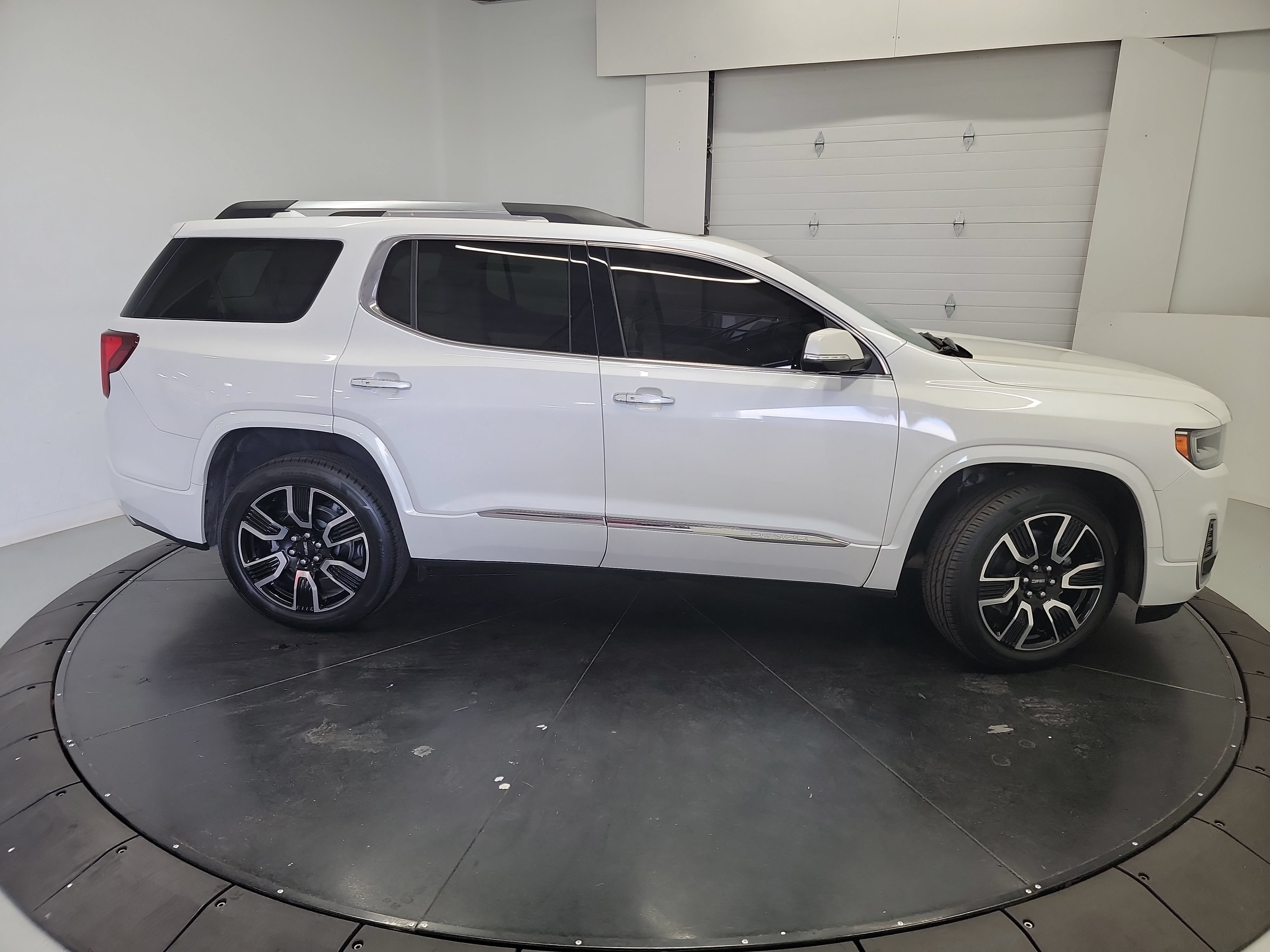 Used 2022 GMC Acadia Denali w/ Denali Ultimate Package AWD/4WD image 11