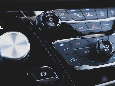 Used 2019 Chrysler Pacifica Touring-L Plus w/ Advanced Safetytec Group image 16