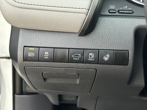 Used 2022 Toyota Camry XLE FWD image 21