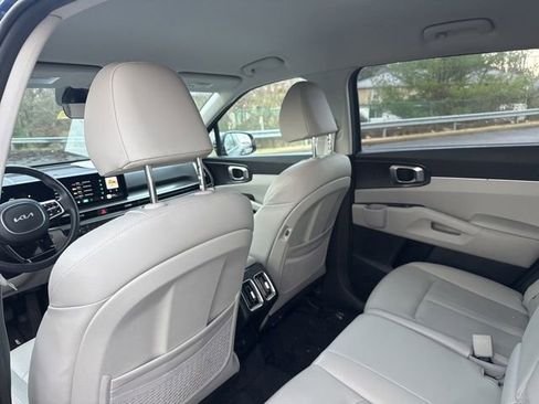 Used 2025 Kia Sorento S image 25