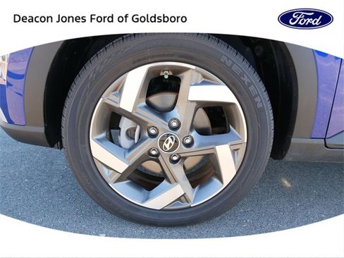 Used 2023 Hyundai Venue Limited image 13