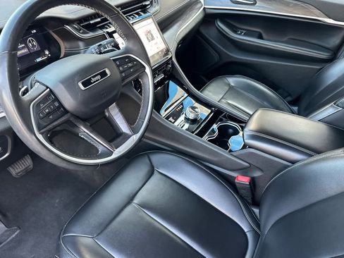 Used 2023 Jeep Grand Cherokee Limited image 11