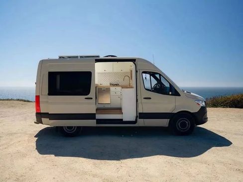 Used 2021 Mercedes-Benz Sprinter 2500 image 24