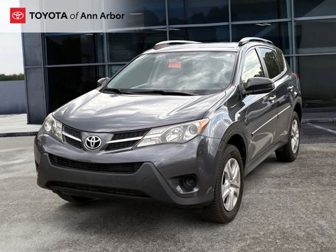 Used 2015 Toyota RAV4 LE AWD/4WD image 2