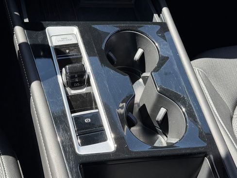 Used 2025 Volkswagen Atlas SE image 16