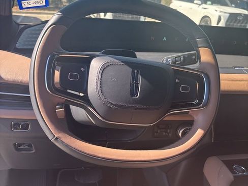 Used 2025 Lincoln Navigator Black Label image 27