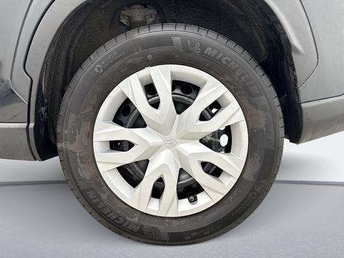 Used 2023 Toyota Corolla Cross L image 12