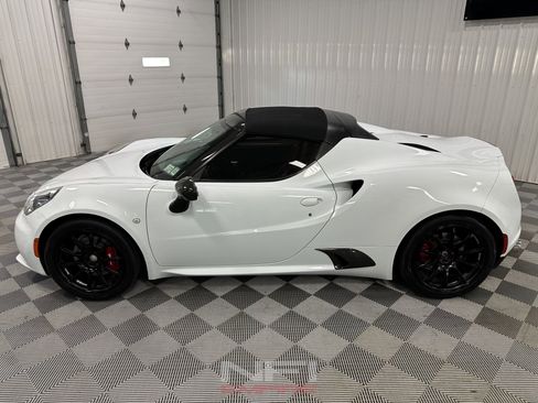 Used 2016 Alfa Romeo 4C Spider w/ Spider Track Package 3 RWD image 4