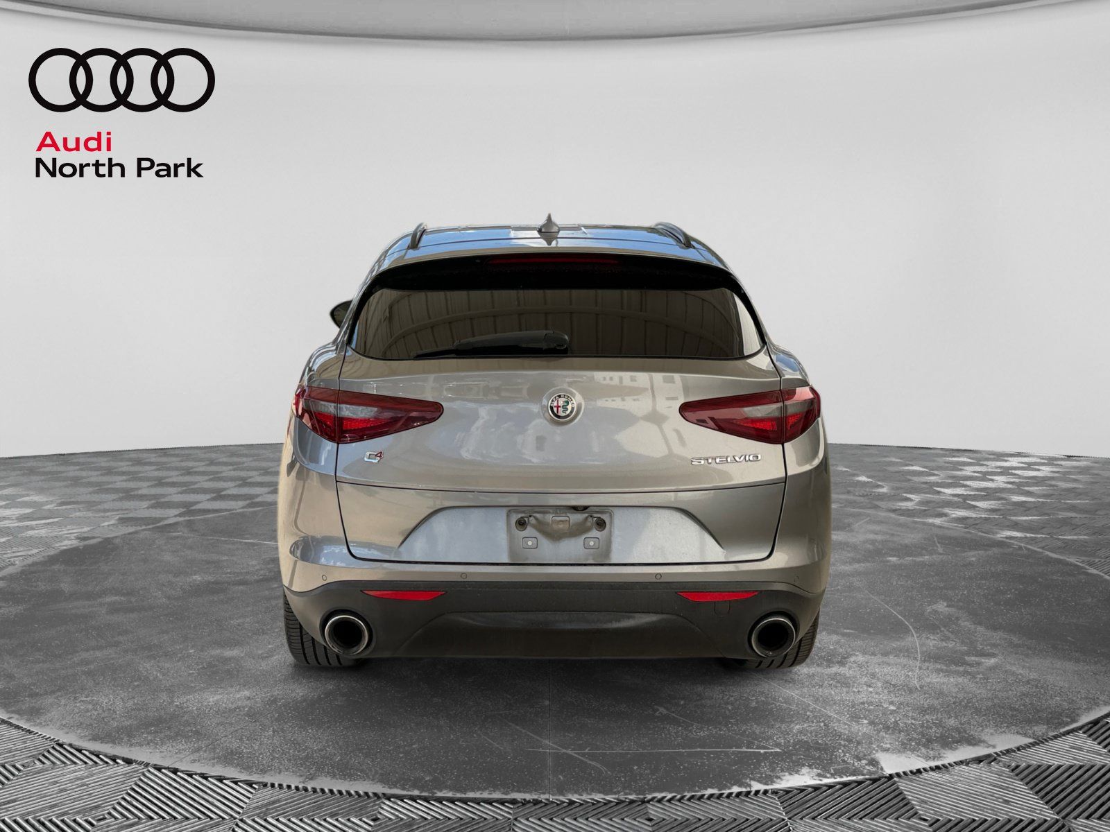 Used 2018 Alfa Romeo Stelvio Ti Sport AWD/4WD image 4