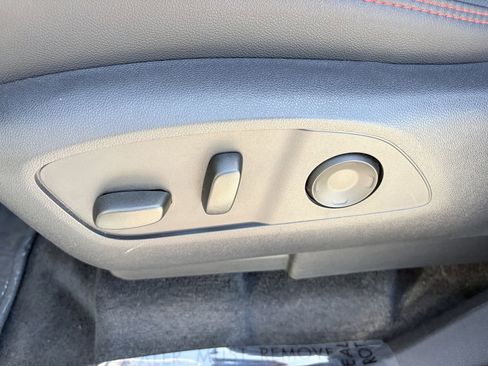 Used 2025 Chevrolet Traverse RS FWD image 20