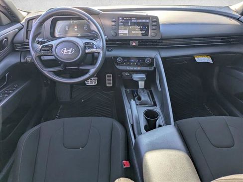Used 2025 Hyundai Elantra Sport image 16