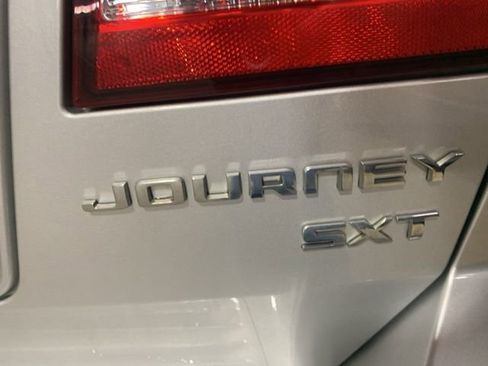 Used 2009 Dodge Journey SXT w/ Flexible Seating Group AWD/4WD image 30