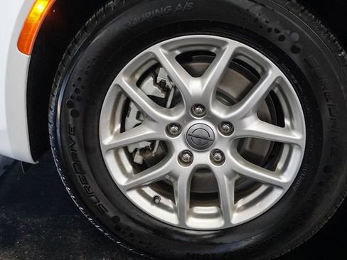 Used 2023 Chrysler Pacifica Touring-L FWD image 4