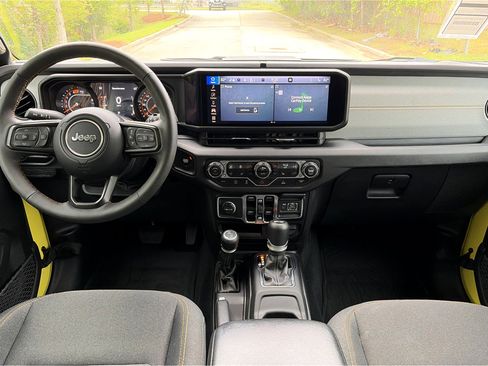 Used 2024 Jeep Wrangler Sport S image 3