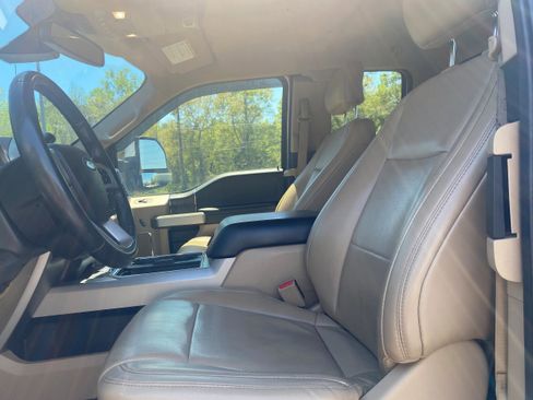 Used 2017 Ford F250 Lariat w/ Tow Technology Bundle AWD/4WD image 8