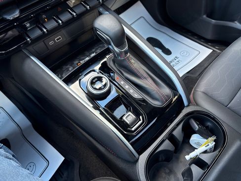 Used 2023 Chevrolet Colorado Z71 w/ Z71 Convenience Package 2 image 22