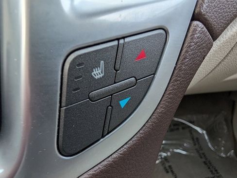 Used 2011 Cadillac SRX Luxury image 25