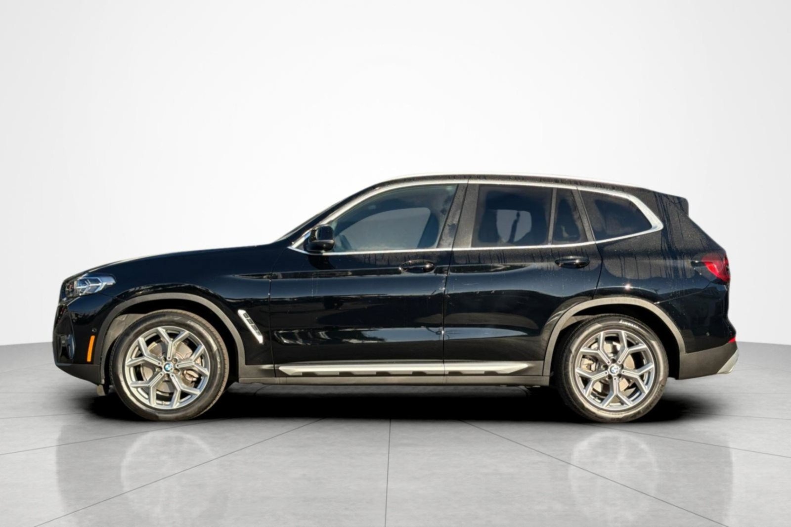 Used 2024 BMW X3 sDrive30i w/ Premium Package RWD image 2