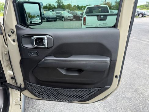 Used 2022 Jeep Wrangler Unlimited Sahara w/ Cold Weather Group AWD/4WD image 20