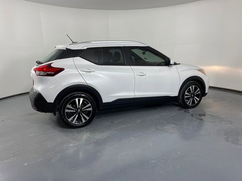Used 2020 Nissan Kicks SV image 6