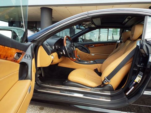 Used 2011 Mercedes-Benz SL 550 image 24