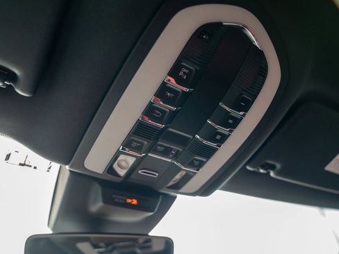 Used 2020 Porsche Macan S image 21