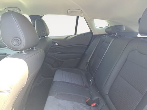 Used 2025 Chevrolet Trax LT w/ LT Convenience Package image 13