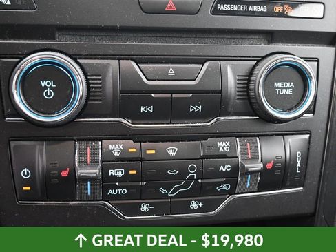 Used 2018 Ford Explorer XLT w/ Equipment Group 202A image 32