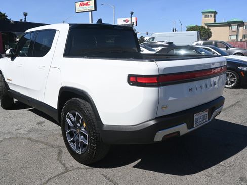 Used 2023 Rivian R1T Adventure image 11