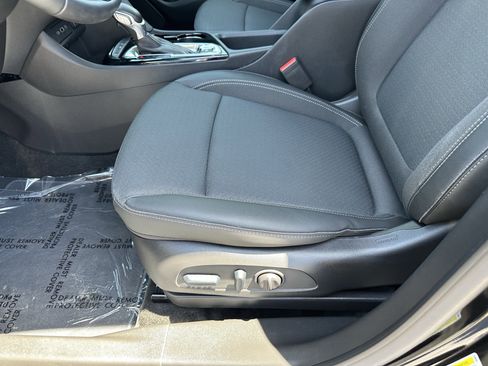 Used 2023 Buick Encore GX Preferred w/ Cold Weather Comfort Package FWD image 17