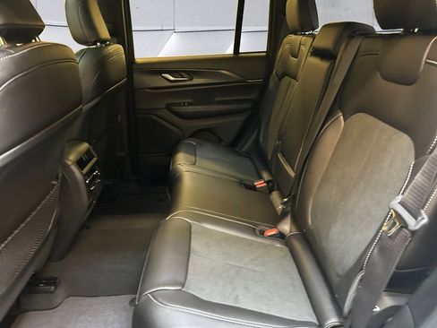 New 2025 Jeep Grand Cherokee Altitude AWD/4WD image 14