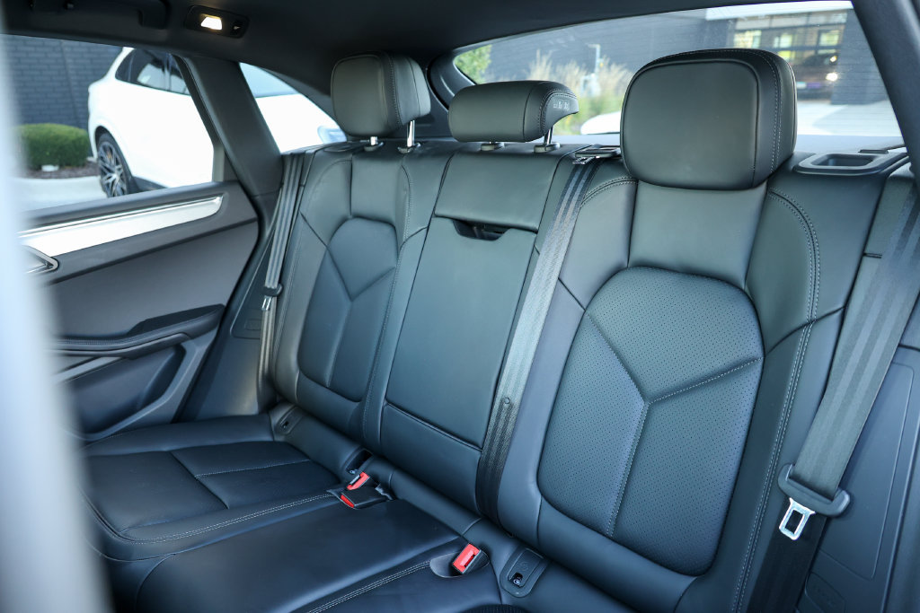 Certified 2026 Porsche Macan AWD/4WD image 28