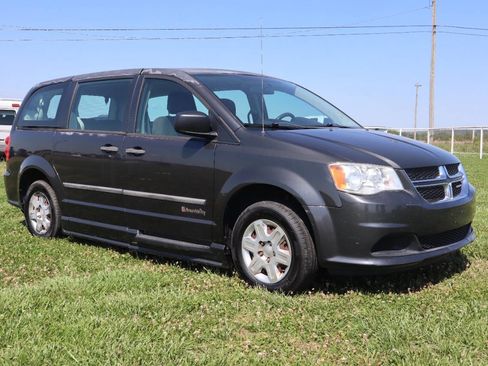 Used 2012 Dodge Grand Caravan American Value Package FWD image 2