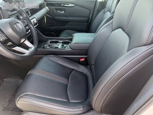 Used 2025 Honda Pilot Touring image 12