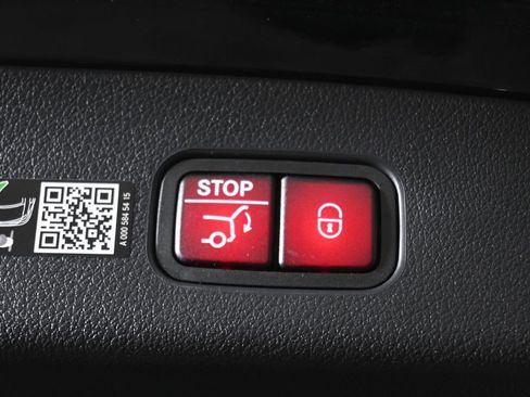 Used 2026 Mercedes-Benz GLC 300 4MATIC image 33